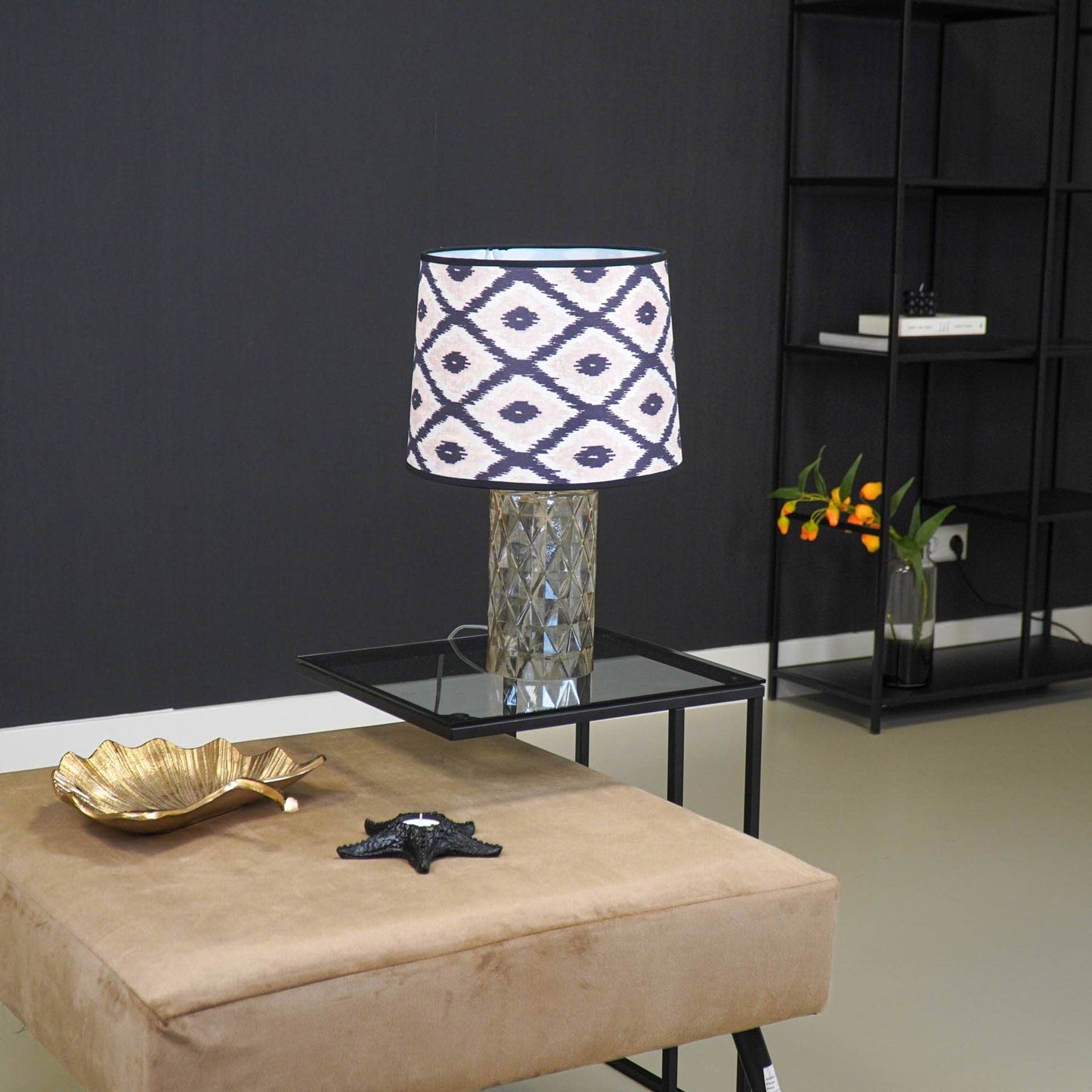 Housevitamin Bordlampe med glasfod - ravgult glas - MoodTiles