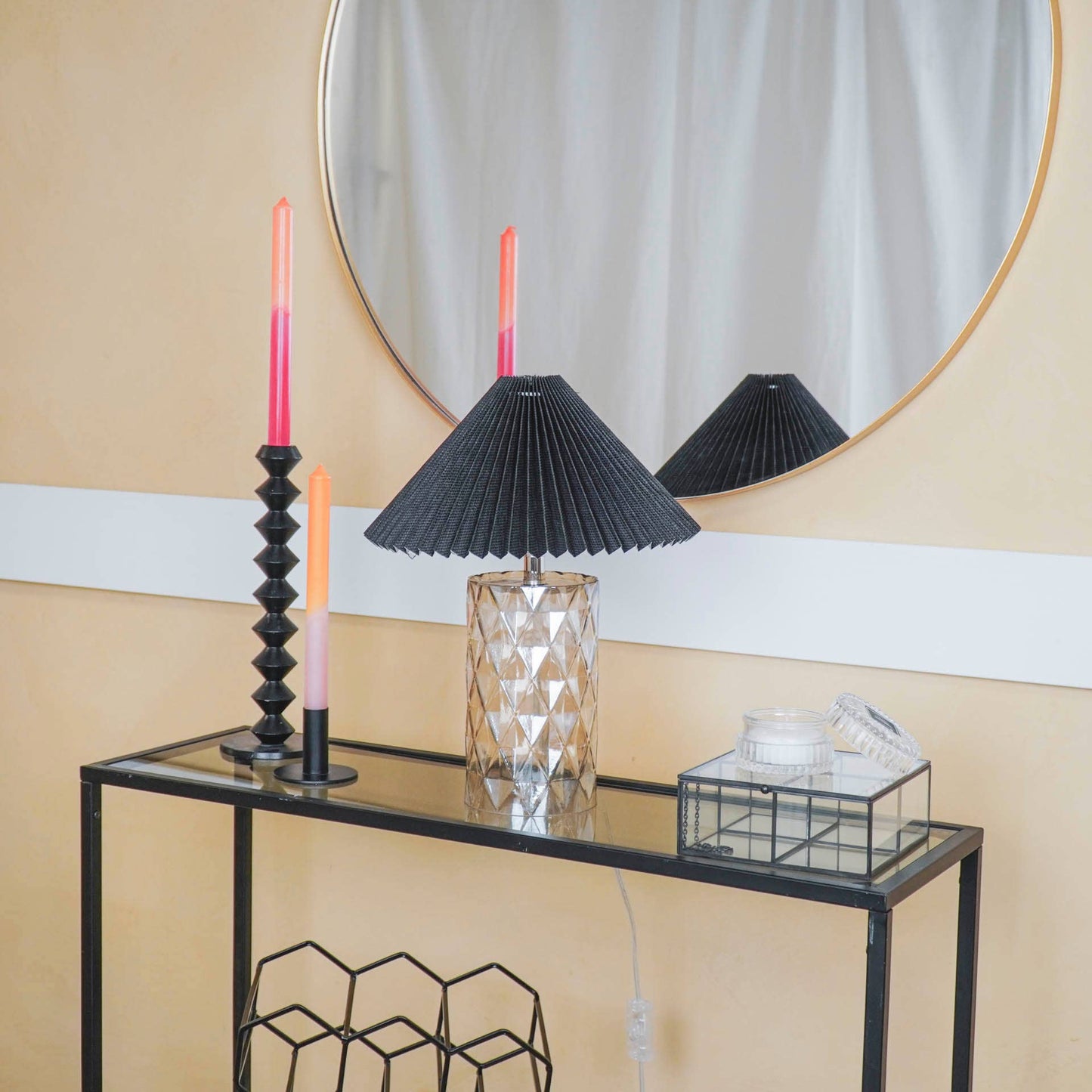 Housevitamin Bordlampe med glasfod - ravgult glas - MoodTiles