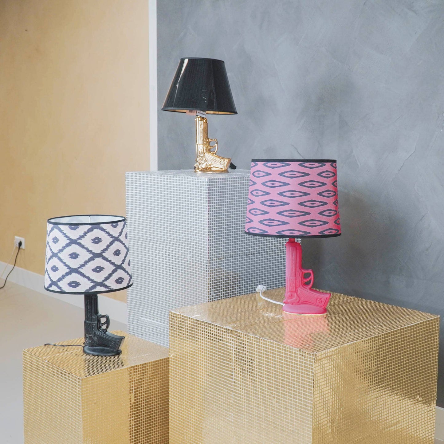 Housevitamin Gun Bordlampe - Keramik - Neon Pink - MoodTiles