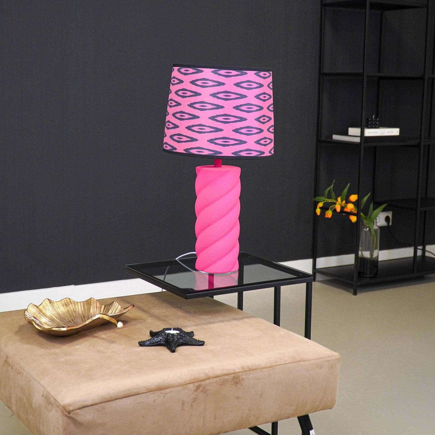 Housevitamin Twisted Candy Bordlampe - Keramik - Neon Pink - MoodTiles