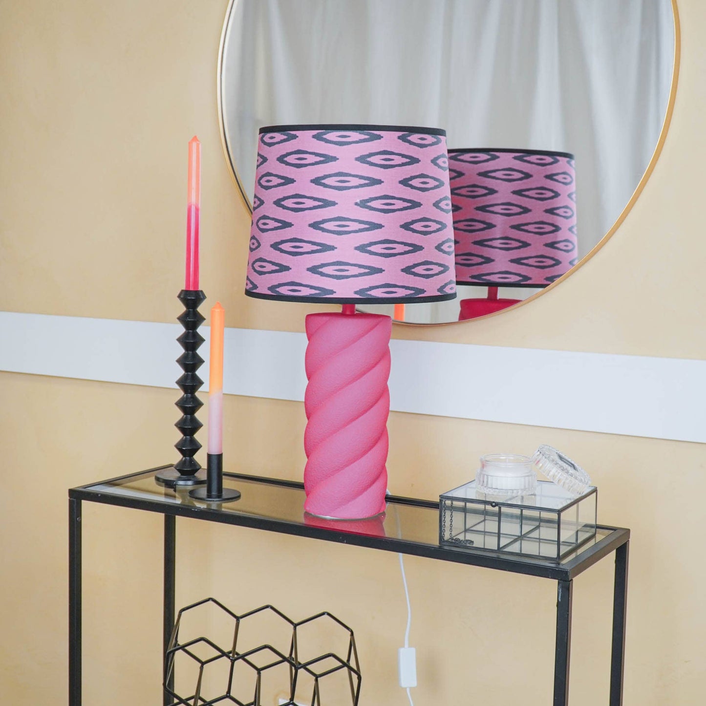 Housevitamin Twisted Candy Bordlampe - Keramik - Neon Pink - MoodTiles