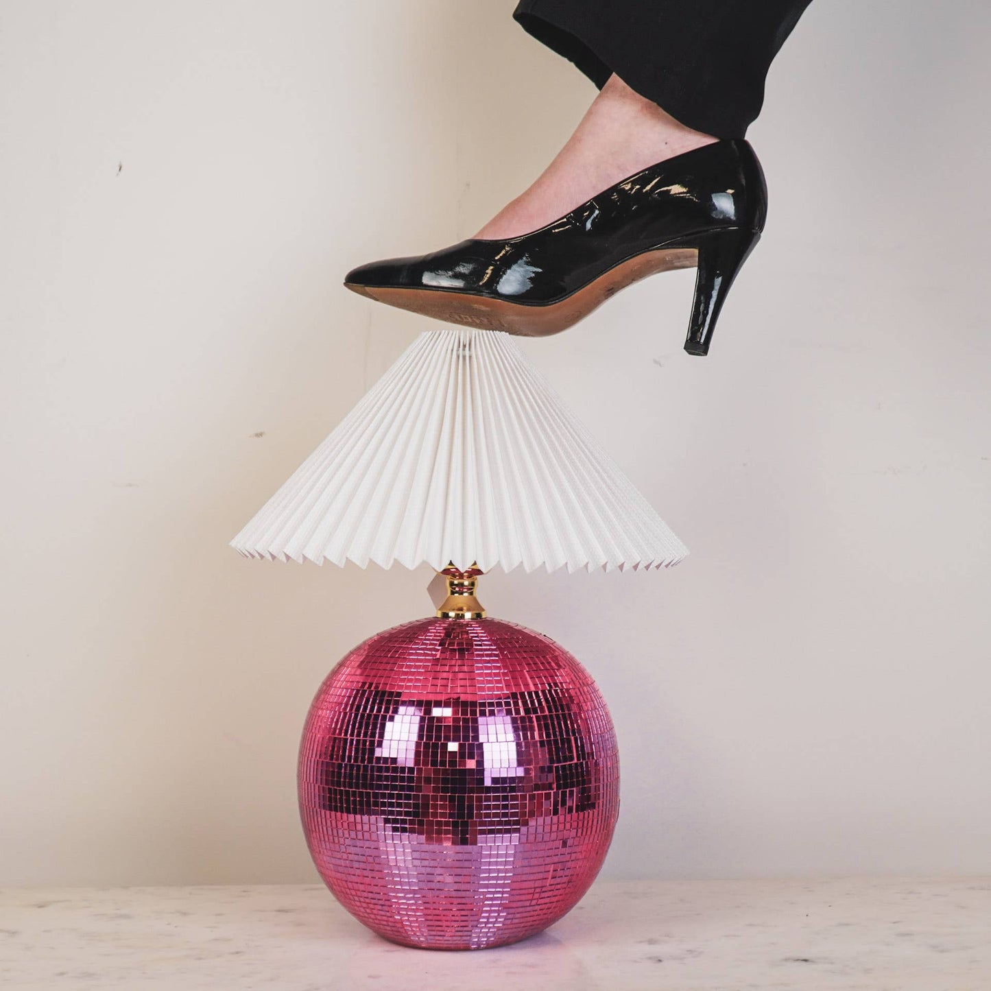 Lampe - Bordlampe Diskokugle - Glas - Pink - 20x20x20cm - MoodTiles