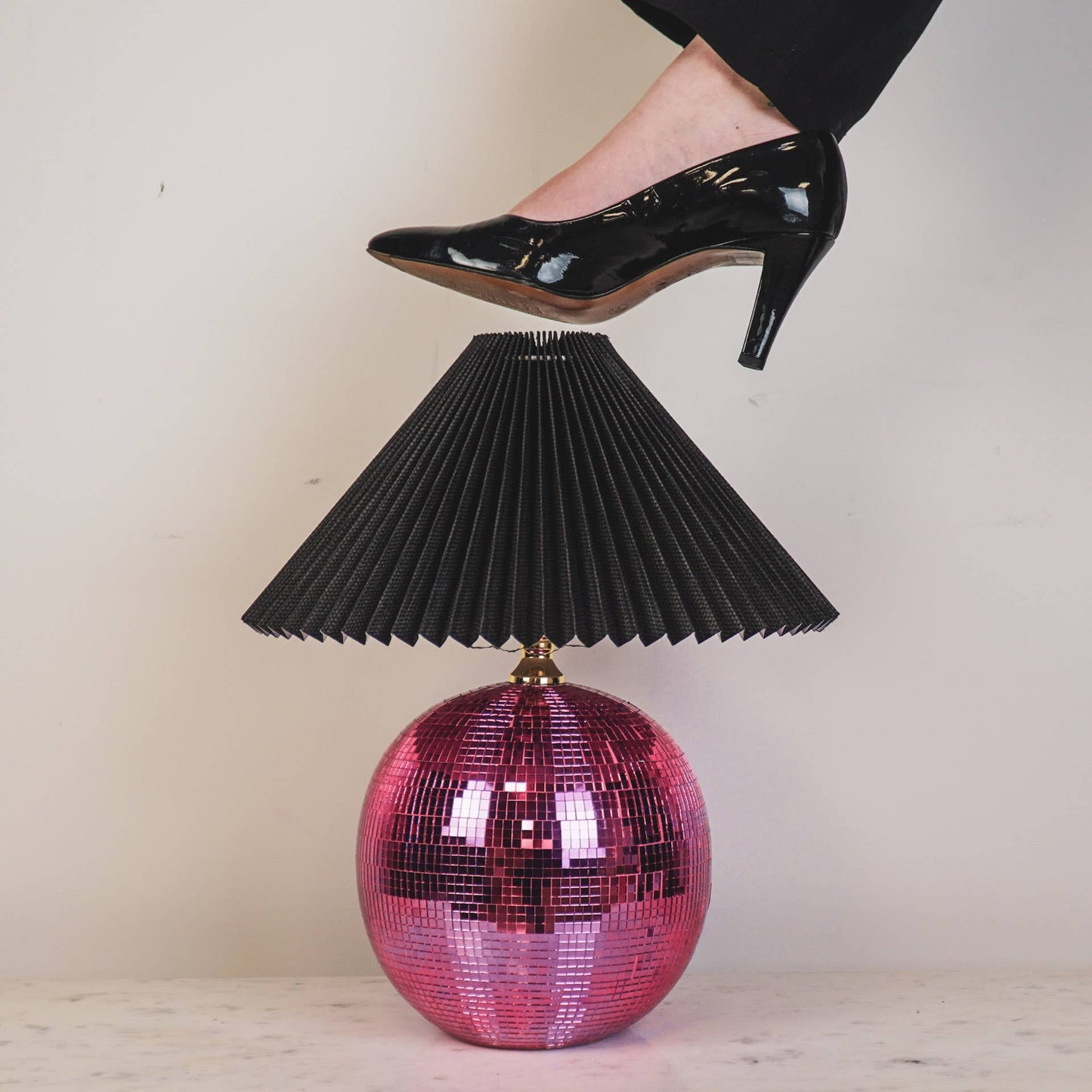 Lampe - Bordlampe Diskokugle - Glas - Pink - 20x20x20cm - MoodTiles