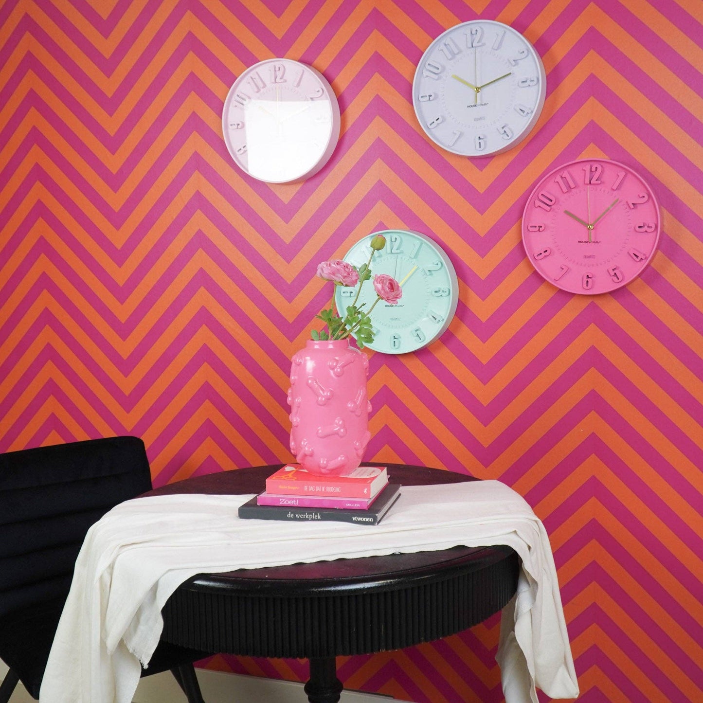 Ur - Vægur Numre - Neon Pink - 30x30x4cm - MoodTiles