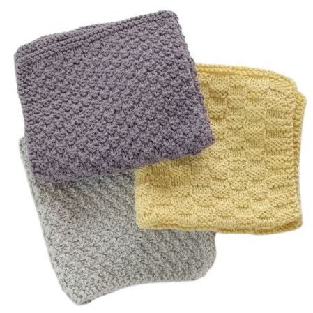 3 styks håndstrikket karklude i farverne mørk grå, lys grå og solskins gul.