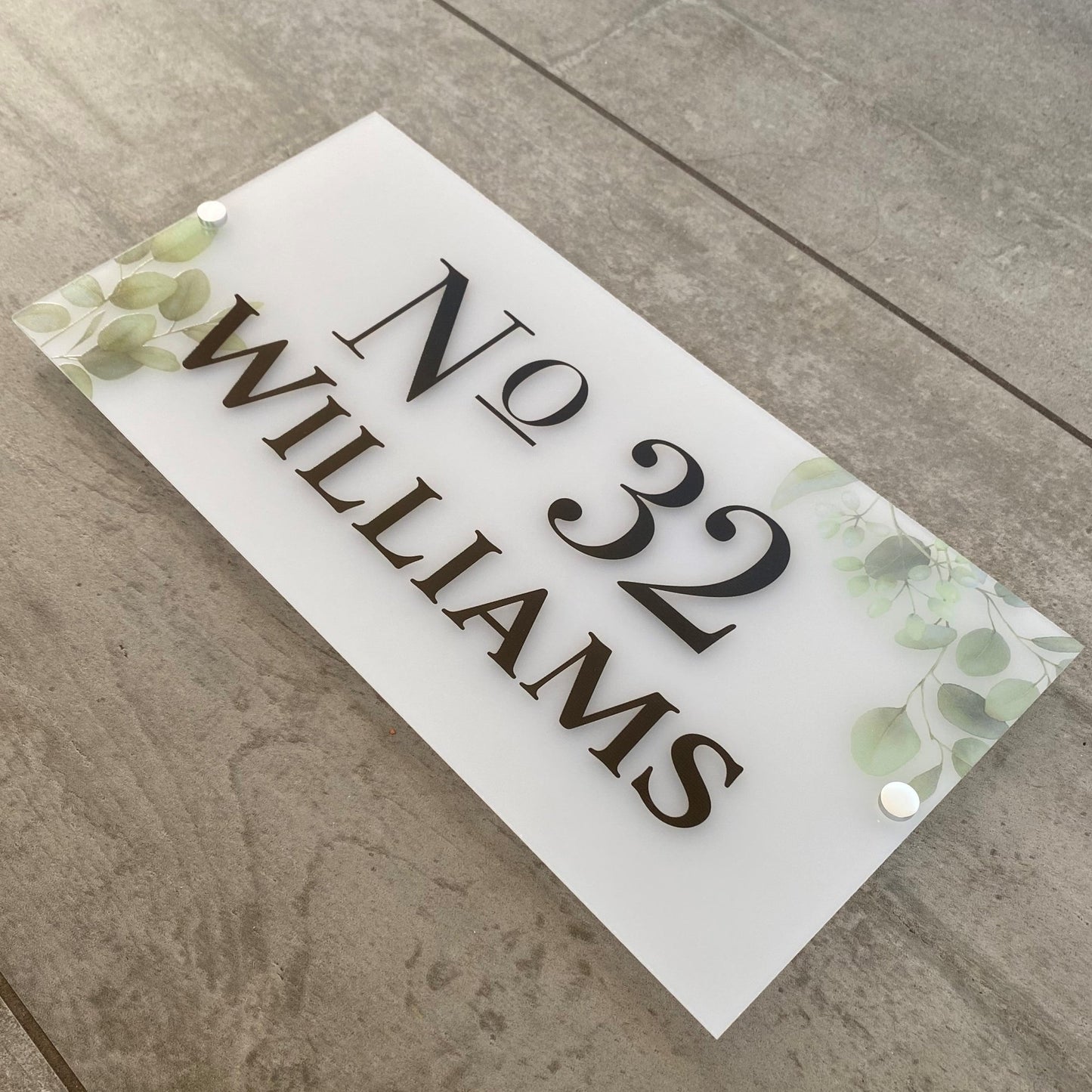 Stort Frostet dørskilt med husnummer - MoodTiles