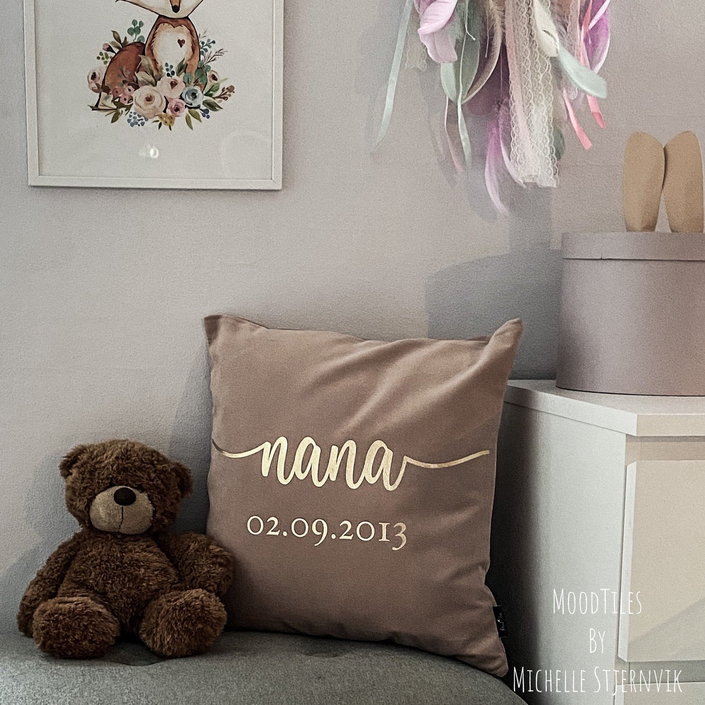 Velourpude m. egen tekst 50x50cm - MoodTiles