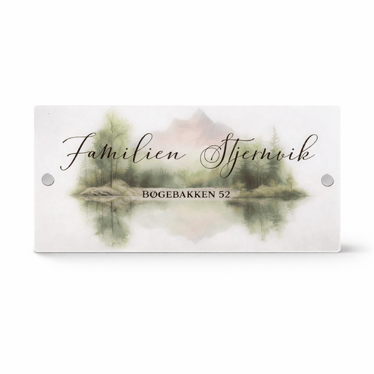 Dørskilt i frostet akryl – Bjergsø med Træer – 20x40 cm - MoodTiles