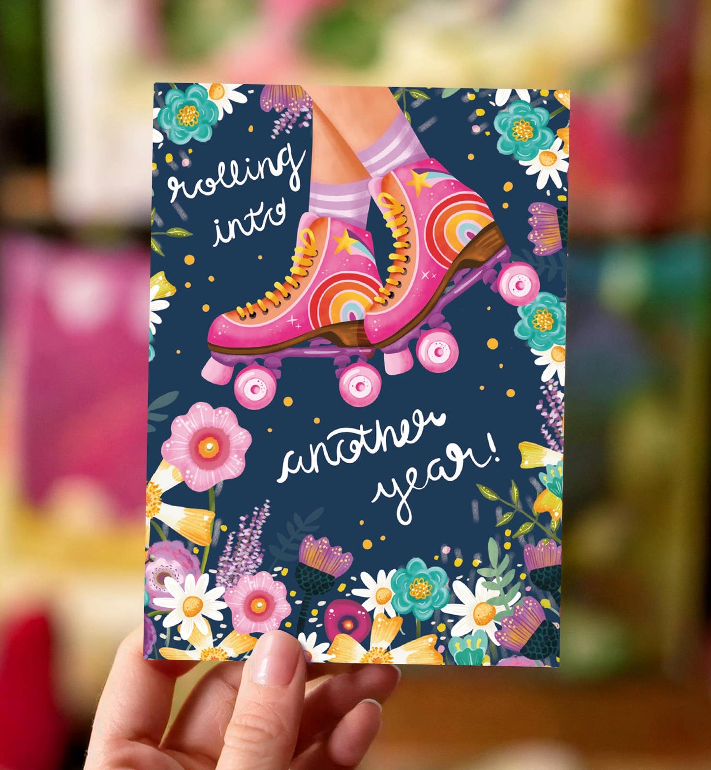 Fødselsdagskort rulleskøjter tillykke blomster lyserød blå - MoodTiles