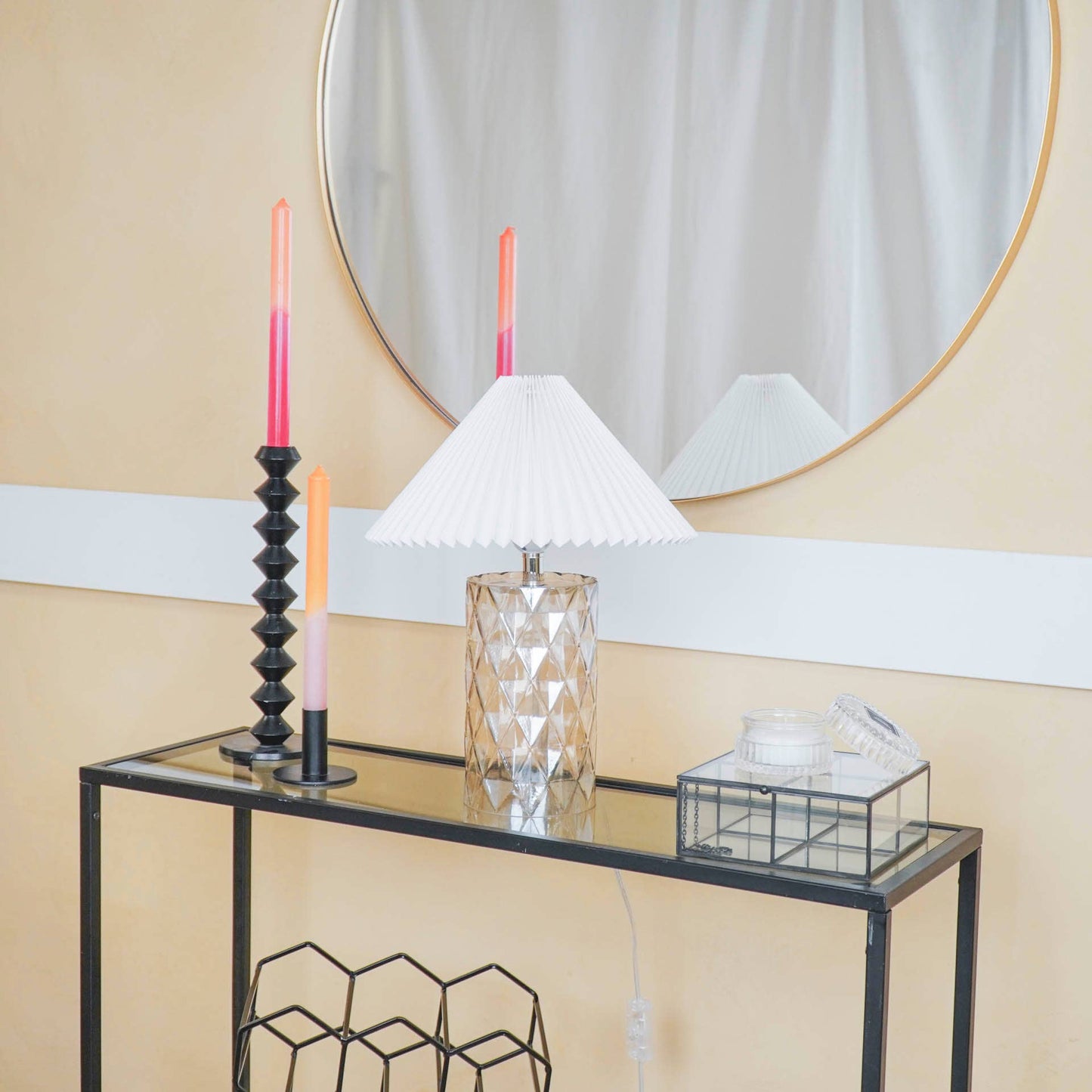 Housevitamin Bordlampe med glasfod - ravgult glas - MoodTiles