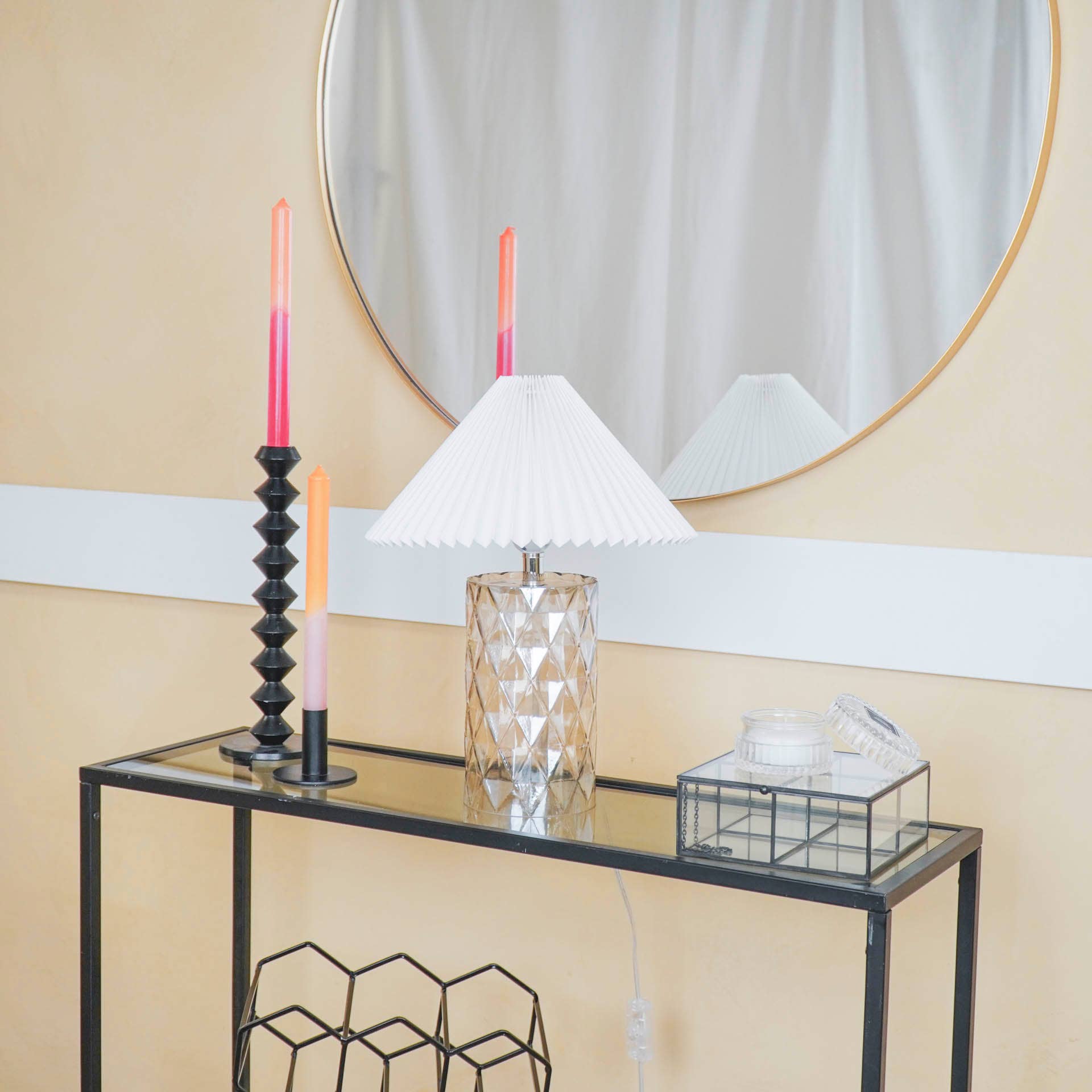 Housevitamin Bordlampe med glasfod - ravgult glas - MoodTiles