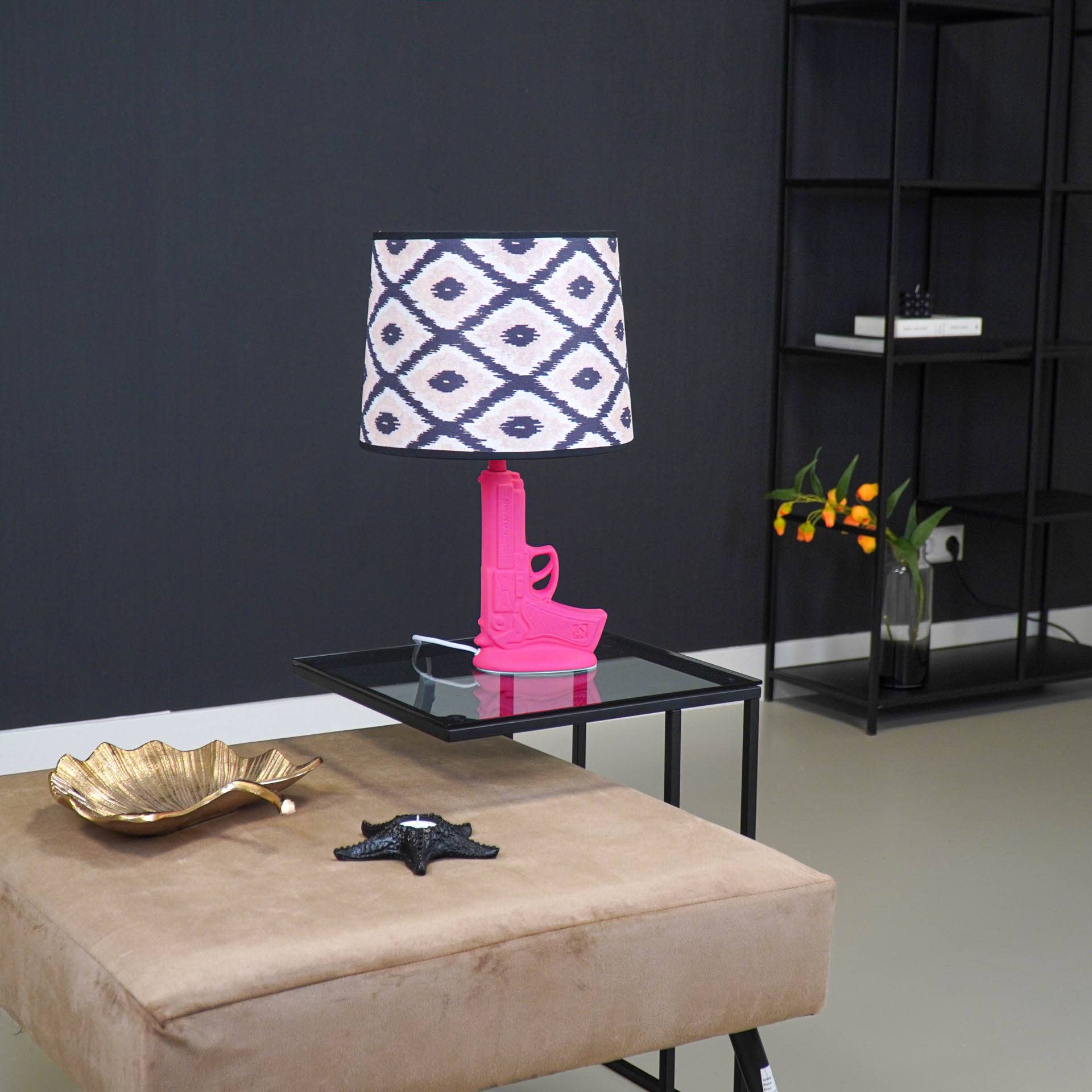 Housevitamin Gun Bordlampe - Keramik - Neon Pink - MoodTiles