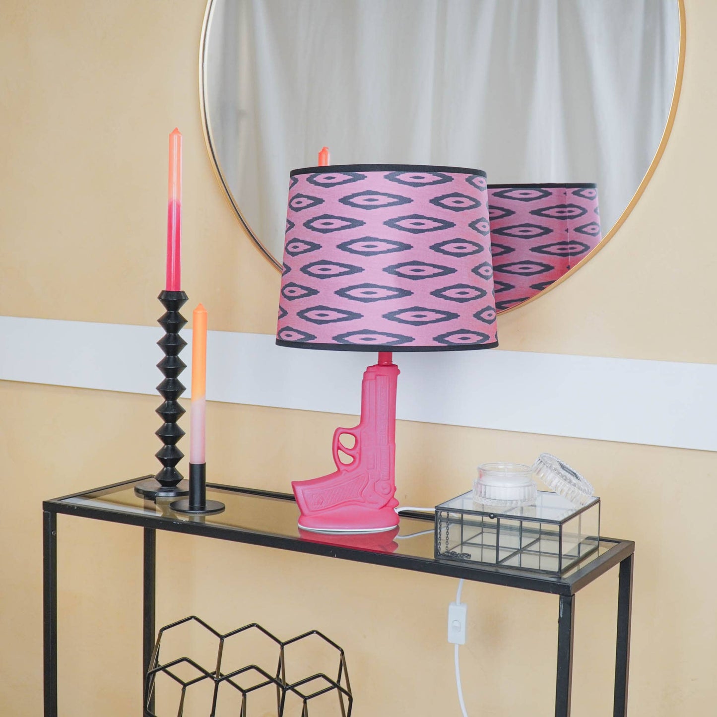 Housevitamin Gun Bordlampe - Keramik - Neon Pink - MoodTiles
