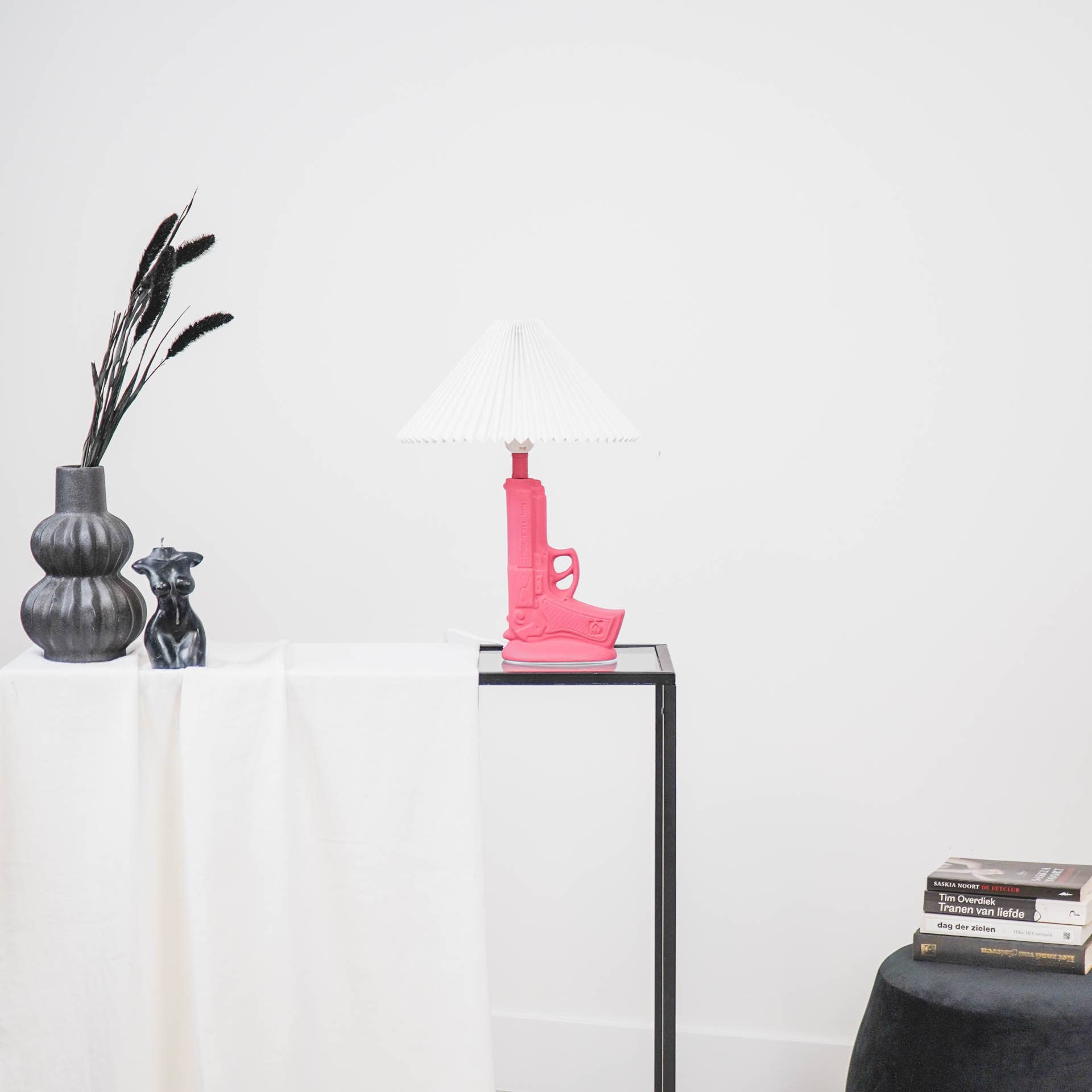 Housevitamin Gun Bordlampe - Keramik - Neon Pink - MoodTiles