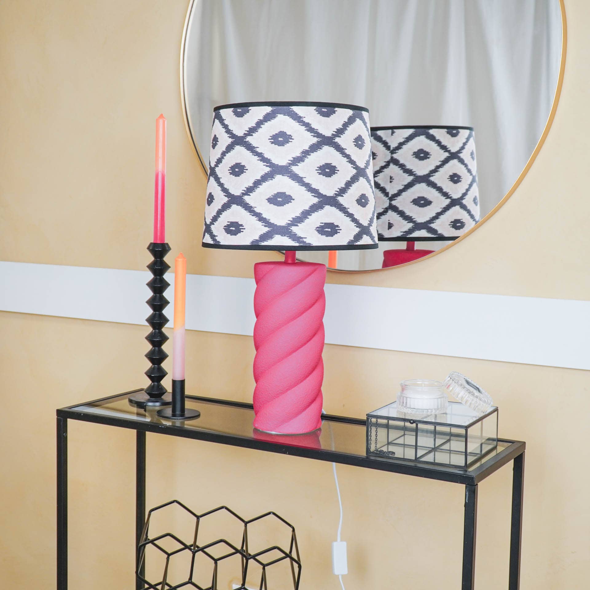 Housevitamin Twisted Candy Bordlampe - Keramik - Neon Pink - MoodTiles