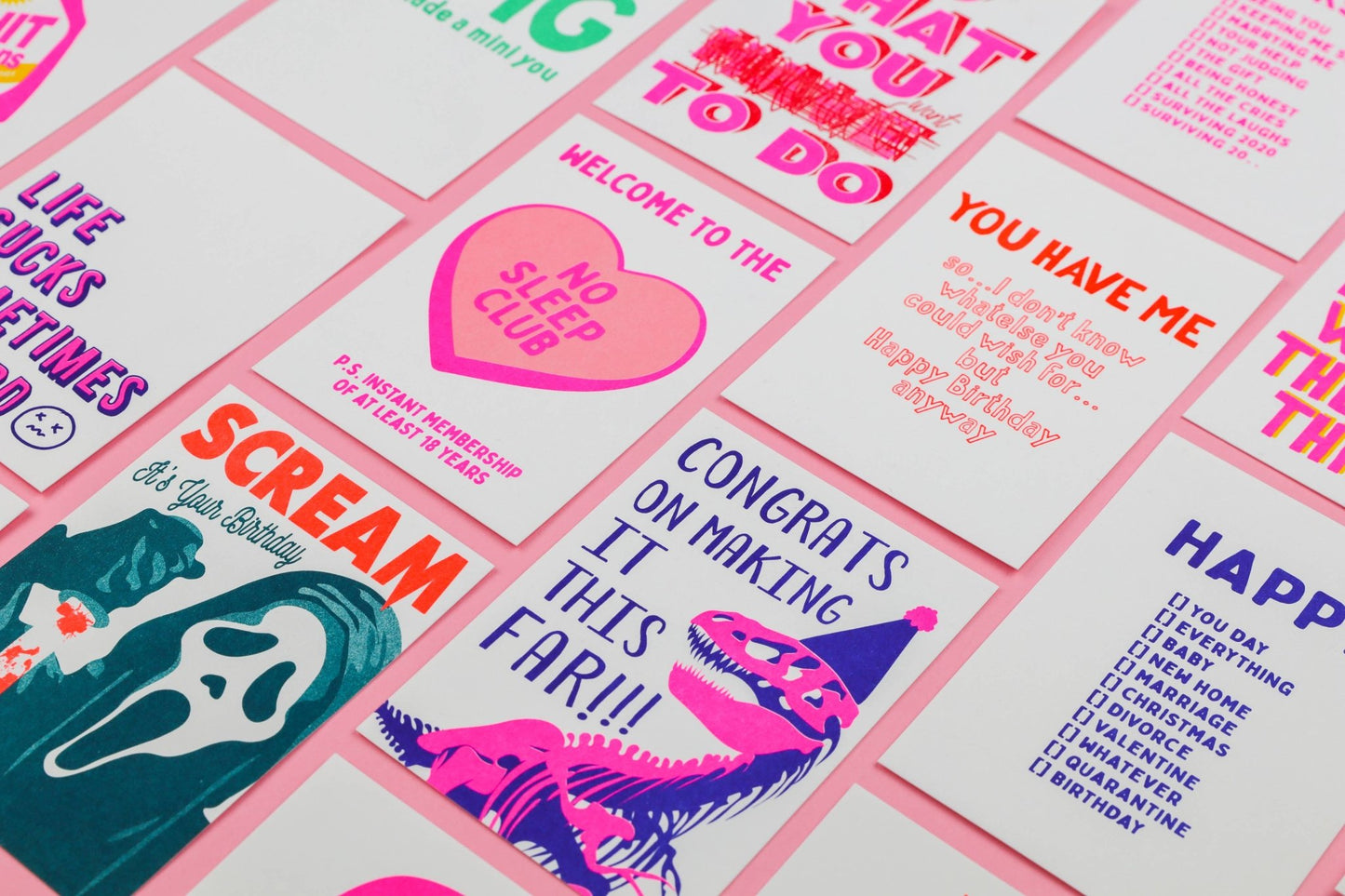 Ingen søvn klub pink neon Risograph Postkort - MoodTiles