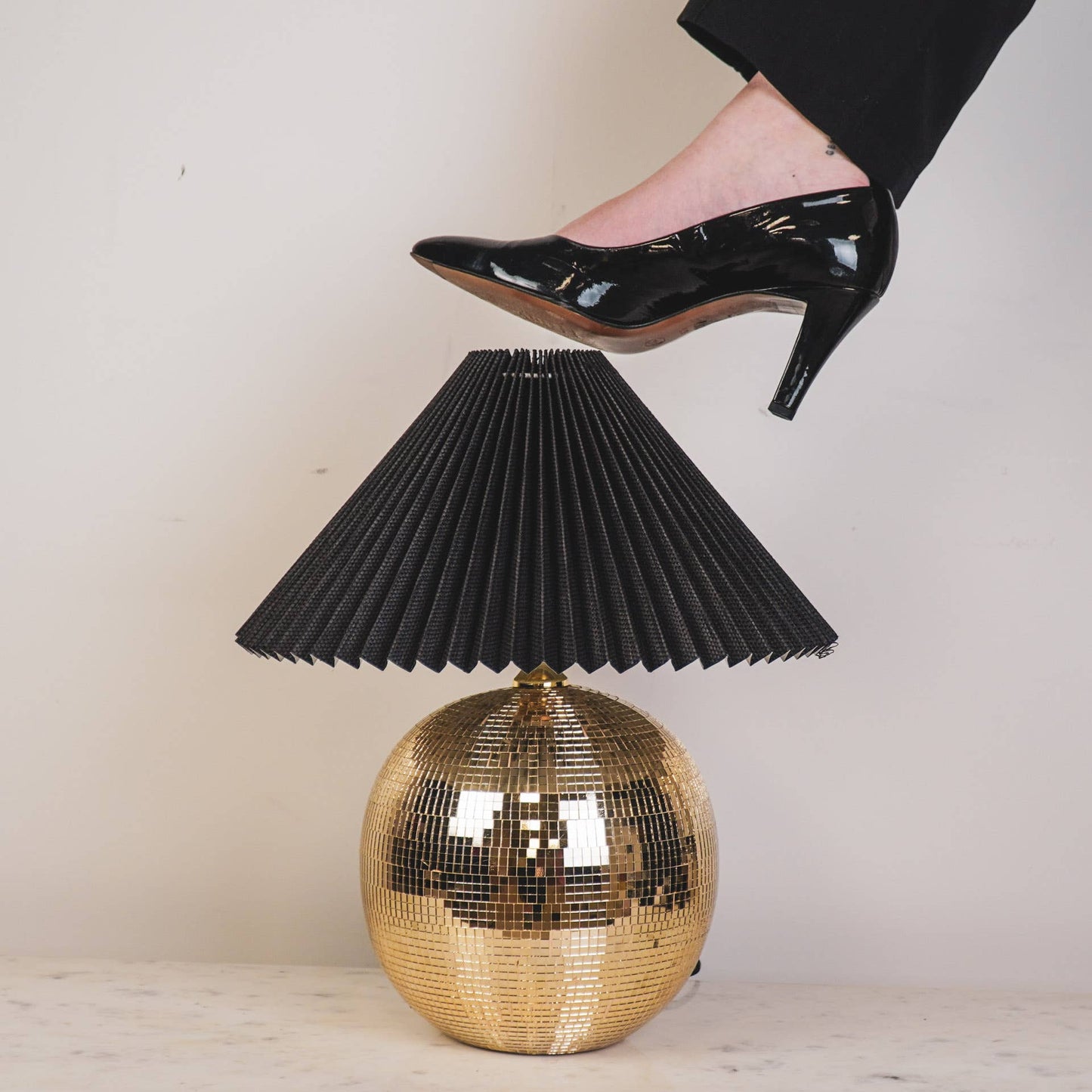 Lampe - Bordlampe Diskokugle - Glas - Guld - 20x20x20cm - MoodTiles
