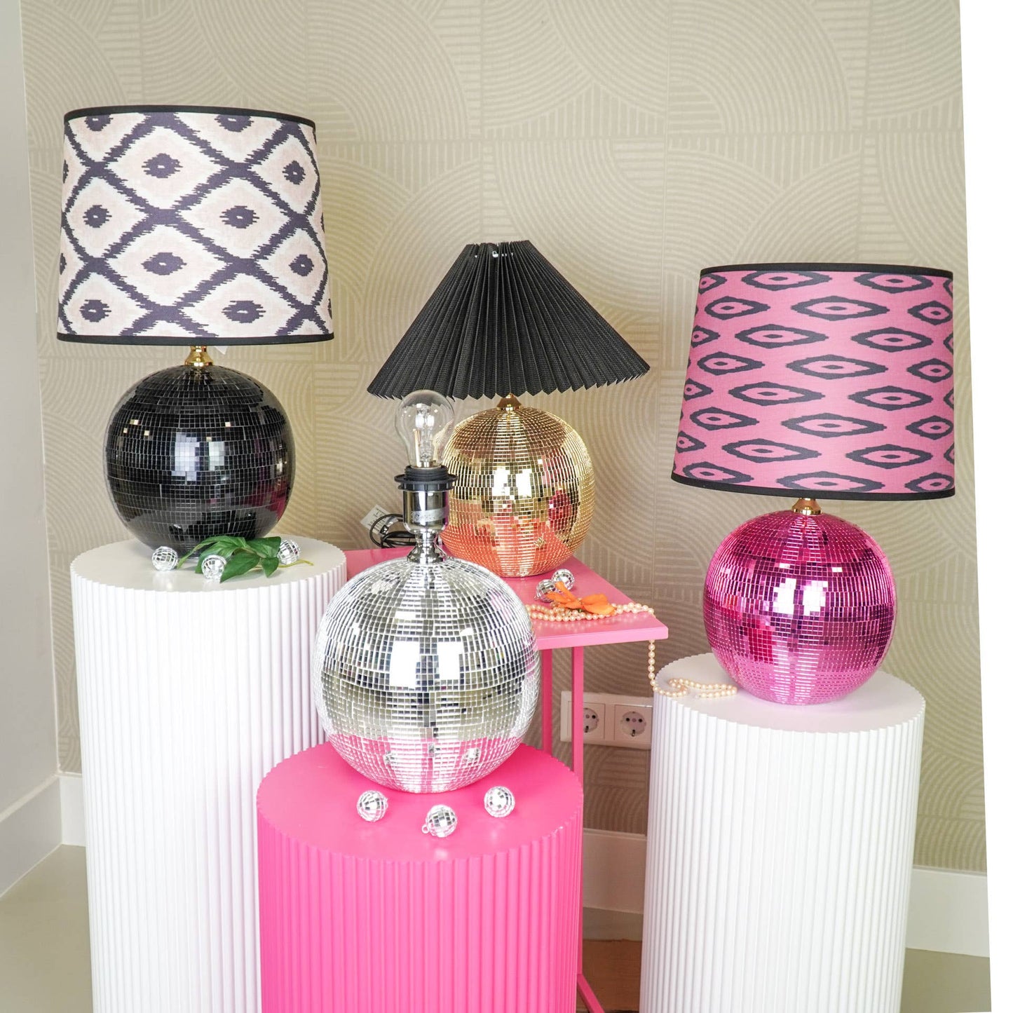 Lampe - Bordlampe Diskokugle - Glas - Sort - 20x20x20cm - MoodTiles