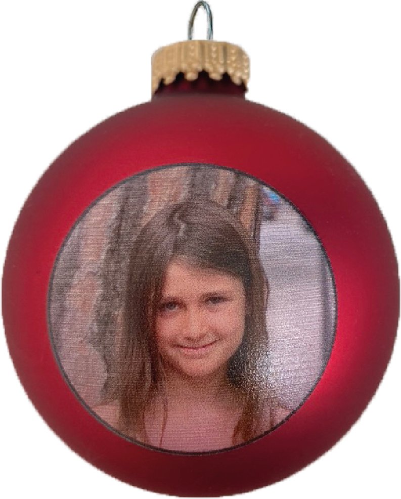 Julekugle med billede og navn og årstal. Rød julekugle med familiebillede.