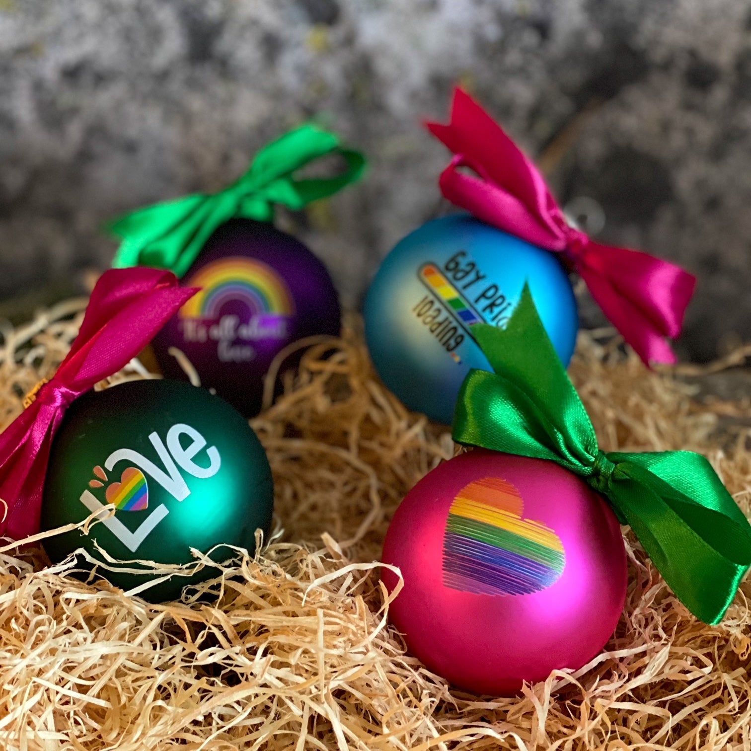 PRIDE julekugler 4 styks. - MoodTiles