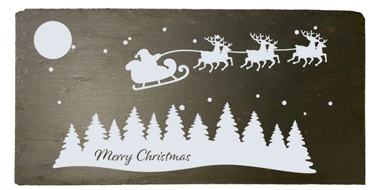 skifer skilt med billede af julemand som flyver over himlen i sin kane. 